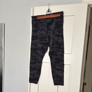 Women’s Athleta Yoga Pants - Elation 7/8